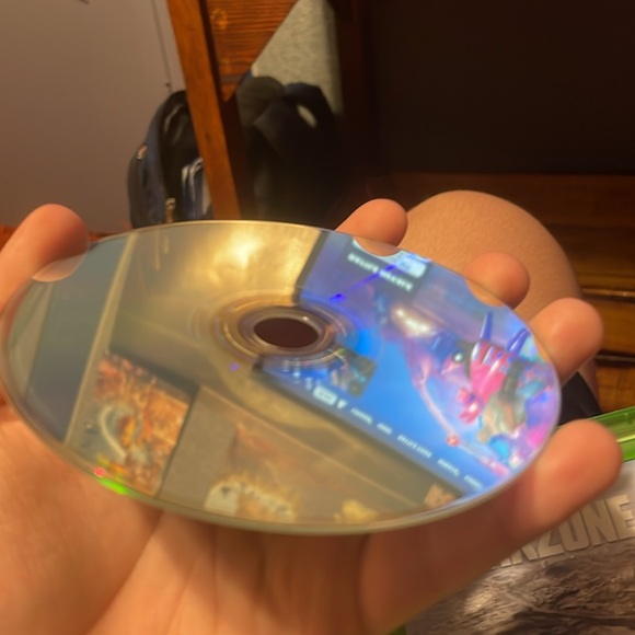 MW2 for the Xbox one and X no scratches as shown in picture is  like new. - Picture 3 of 3